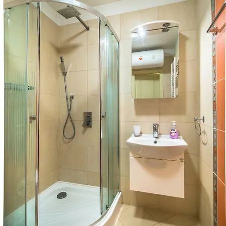 Luxury One Bedroom Suite, Doorman, Limited Access, Lozenec Area Appartement