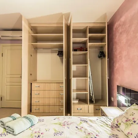 Luxury One Bedroom Suite, Doorman, Limited Access, Lozenec Area