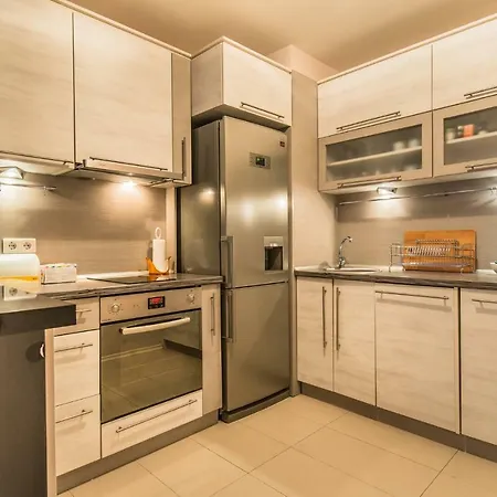 Luxury One Bedroom Suite, Doorman, Limited Access, Lozenec Area Appartement Sofia
