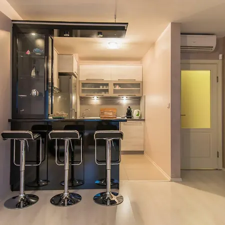 Apartment Luxury One Bedroom Suite, Doorman, Limited Access, Lozenec Area