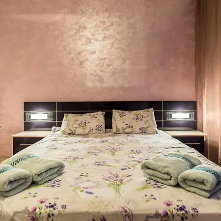 Appartement Luxury One Bedroom Suite, Doorman, Limited Access, Lozenec Area